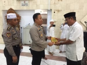 Kapolres Wajo Saluran Al-Qur’an di Masjid Jami As’adiyah