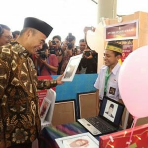 Mendikbud Kunjungi Stand Expo Kewirausahaan SMAN 4 Wajo