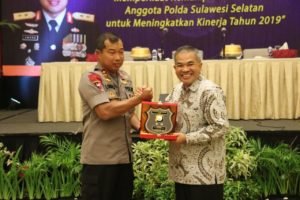 Tingkatkan Motivasi Kerja Anggotanya, Kapolda Sulsel Undang Aqua Dwipayana