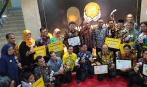 Sekda Wajo Terima Penghargaan di Malam Penganugerahan Top 50 ASN