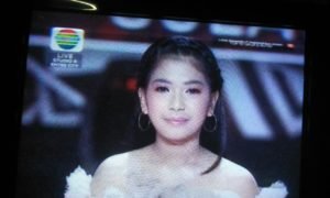 ” Cincin Kepalsuan ” ILA Hipnotis Penonton Dan Dapat Standing Aplaus Dari Yuri