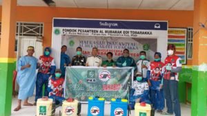 Merasa Terpanggil, Kader PKB Lakukan Penyemprotan Disinfektan di Pitumpanua