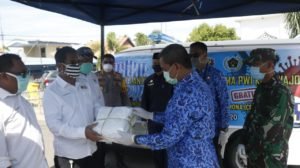 Bupati Wajo Serahkan APD Untuk Wartawan