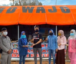Peduli Covid-19, Legislator Muda PAN Bagikan Masker Kepada Petugas Perbatasan