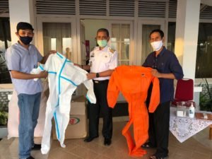 RMS Salurkan Bantuan APD Untuk Paramedis dan Tenaga Medis di Wajo