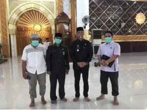 Bupati Wajo Pantau Sholat Jumat Perdana Di Tengah Pandemi covid-19.