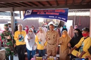 Peduli Dengan Penderitaan Korban Banjir, IKA SMP I Tanasitolo Salurkan Bantuan