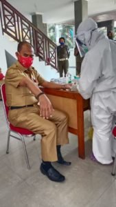 Sepekan Skrening Kesehatan, Sekda Wajo Jalani Pemeriksaan Rapid Test