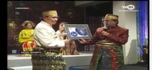 Bupati Wajo Terima Penghargaan Inovasi Persuteraan Dari TVRI