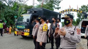 Lepas Personil BKO PAM Pilkada Lutim, Kapolres Wajo Harap Jalankan Tugas Dengan Niat Ibadah