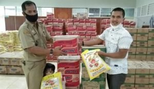Bupati Wajo Serahkan Bantuan Sembako Untuk Pegawai Syara