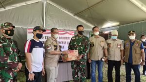 Bupati Wajo Serahkan Bantuan ke Danrem Tatag Untuk Dibagikan Kepada Masyarakat