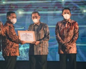Terima Penghargaan Pinisi Sultan Award, Bupati Wajo : Ini Adalah Hadiah HJW ke 622