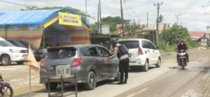 Sat Sabhara Polres Wajo Lakukan Pengamanan Penyekatan Arus Mudik