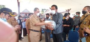 Bupati Wajo Tebar 145.400 Bibit Ikan di Kawasan Pertanian Terpadu