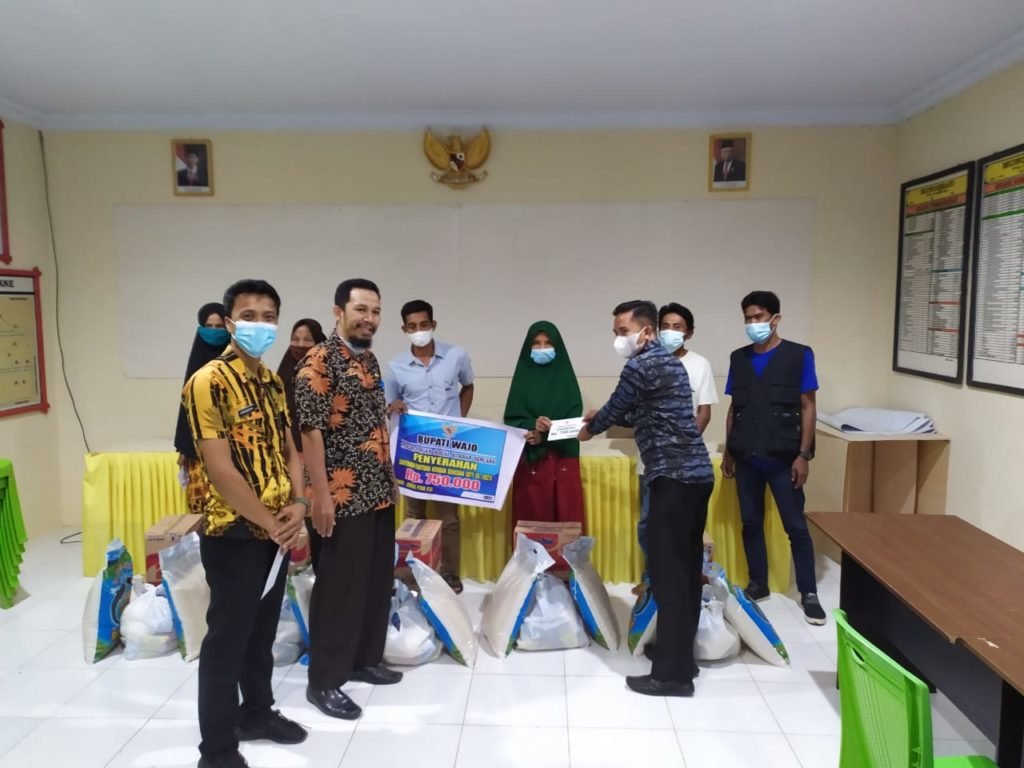 Dinas Sosial Salurkan Bantuan Paket Sembako Dan Uang Santunan Untuk Korban Bencana