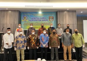 Hadiri Pembukaan Bimtek DPRD, Bupati Wajo Harapkan Pengelolaan Anggaran Berkualitas dan Tepat Sasaran