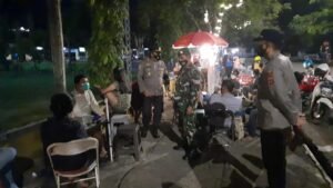 Cegah Gangguan Kamtibmas Dalam Pemberlakuan PPKM, Polres Wajo – Kodim 1406 Patroli Bersama