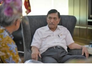 Perintah Terbaru Menko Marvest Selama PPKM, Luhut : Jangan Komunikasi Saat Nikmati Makanan