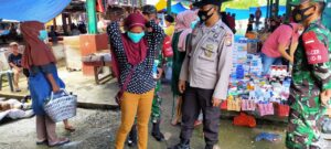 Polsek urban Pitumpanua  Himbau Pedagang Pasar Untuk Tetap Jaga Prokes Dan Keamanan
