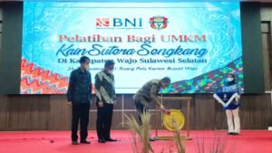 Jadikan Sutera Sebagai Industri Kreatif, Pemkab Wajo Gelar Pelatihan Tenun Sutera