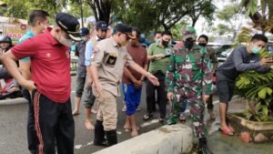 Bupati Wajo Perintahkan Semua Camat dan Lurah-Kades Tetap Siaga Lakukan Penanganan Banjir