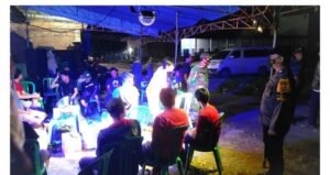 Gelar Acara Musik dan Pesta Miras, Aparat Polsek Tempe Bubarkan Kerumunan Warga