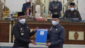 DPRD – Pemkab Wajo Tanda Tangani Berita Acara Persetujuan Perubahan APBD 2021