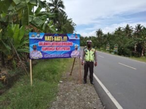 Rawan Kecelakaan Lalu Lintas, Sat Lantas Polres Wajo Pasang Papan Himbauan