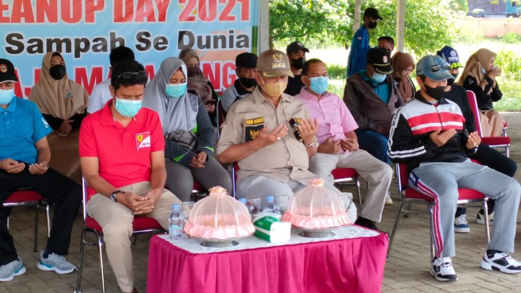 Peringati Hari Bersih-Bersih Sedunia, 56 Organisasi Bersihkan Rumah Adat Atakkae