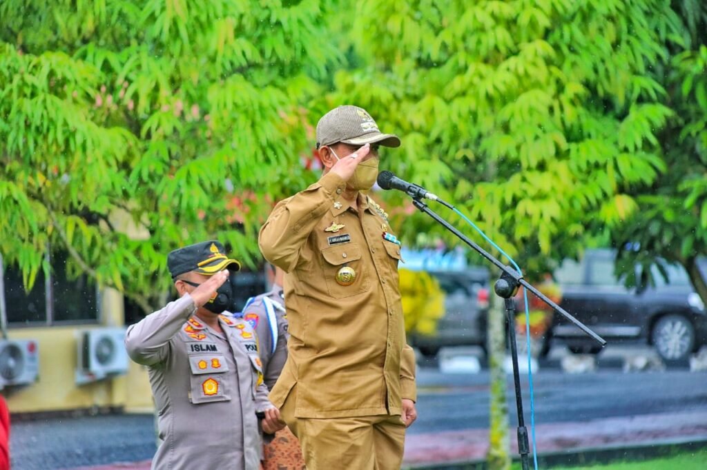 Diguyur Hujan, Polres Wajo Upacara Gelar Pasukan Operasi Patuh 2021