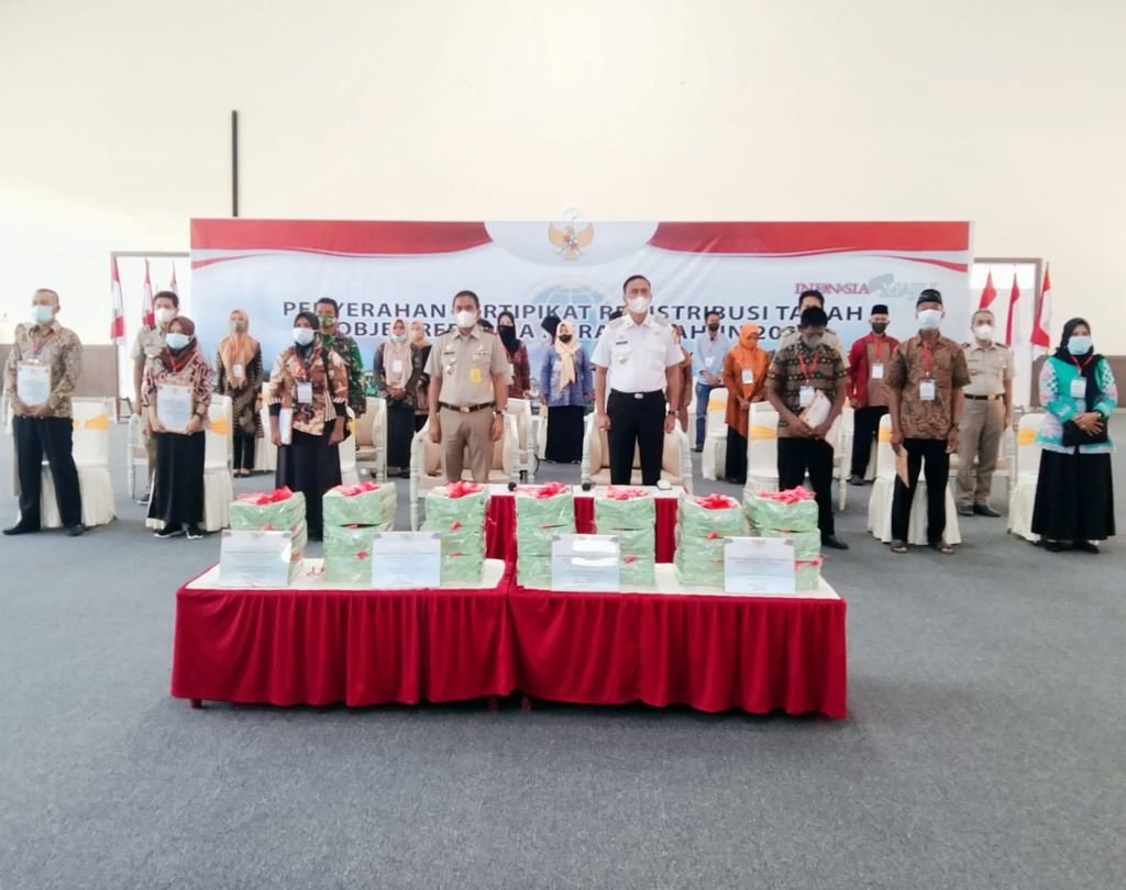 20 Warga Wajo Terima Sertifikat Gratis Dari Pemerintah Pusat