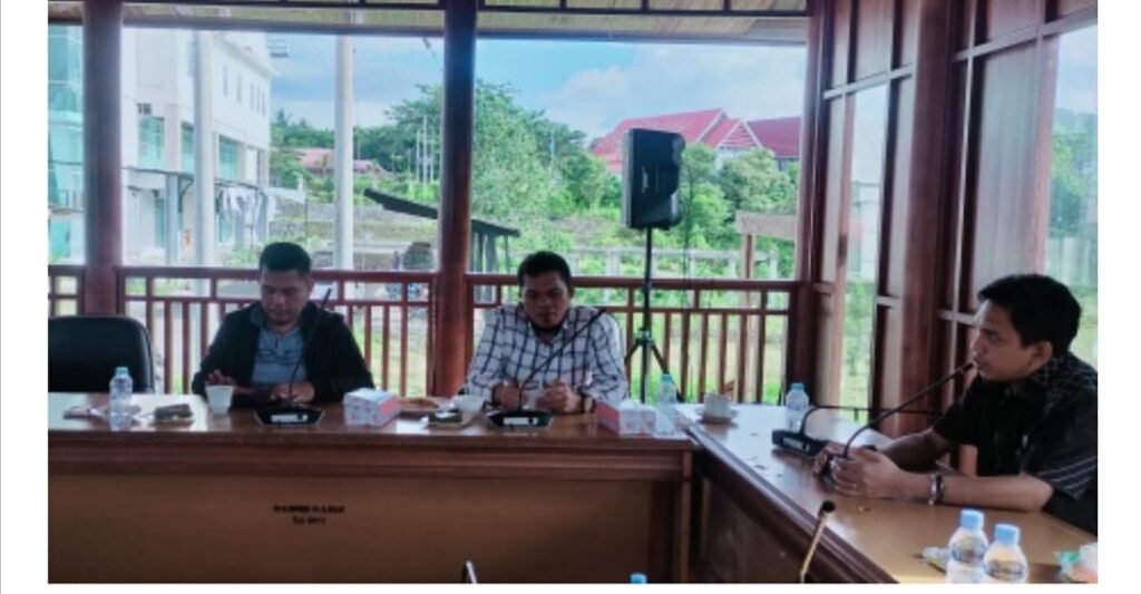 Sekprov Tak Hadir, Rapat Banggar DPRD Sulbar Tertunda