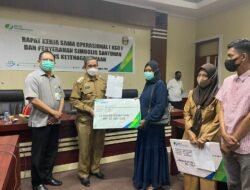 Tiga Ahli Waris Honorer Pemkab Terima Santunan BPJS Ketenagakerjaan