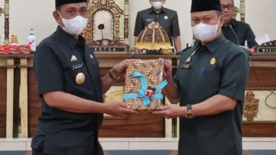 Serahkan Rancangan APBD Tahun 2022 , Bupati : APBD Masih Dipengaruhi Kebijakan Pemerintah Pusat