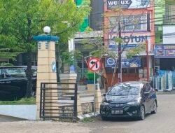 Tindaklanjuti Keluhan Pengguna Kendaraan, Dishub Pasang Rambu Tanda Larangan Belok Kiri Samping Bank Sulselbar Wajo
