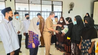 Kukuhkan UPZ Tanasitolo, Amran Mahmud Harapkan UPZ Lebih Inovatif Dalam Memberikan Layanan