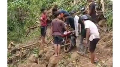 Alat Berat Tak Kunjung Datang, Tiga Hari Jalan Tertutup Longsor di Manyamba