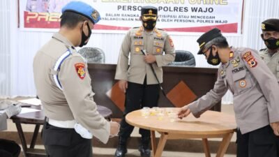 Pastikan Aparat Polres Wajo Bebas Narkoba, Kapolres Perintahkan Tes Urine