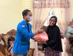 Ringankan Beban Warga, Mahasiswa Uniprima Salurkan Bantuan Sembako