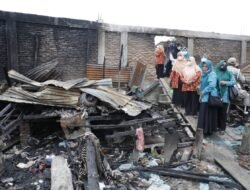 Kunjungi Lokasi Kebakaran dan Tenda Pengungsian, PKK dan Dharma Wanita Asahan Salurkan Bantuan kepada Korban Kebakaran