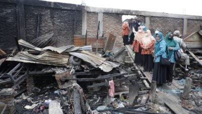 Kunjungi Lokasi Kebakaran dan Tenda Pengungsian, PKK dan Dharma Wanita Asahan Salurkan Bantuan kepada Korban Kebakaran