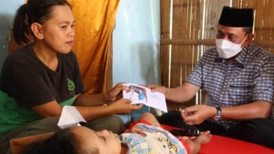 Bupati Wajo Jenguk Balita Penderita Hidrosefalus, Semangati Keluarga dan Fasilitasi ke Dokter Ahli