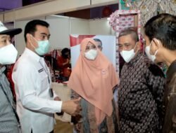 Dekranasda Wajo Raih Predikat The Best dengan Lukisan Wajah Ukiran Kayu di Sulsel Craft Show