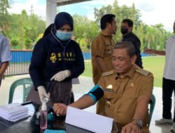 Amran Mahmud Buka Secara Resmi Bakti Sosial Kerjasama STIFA Makassar, Unhas, Klinik Azka Nadhifah dan Pemkab Wajo