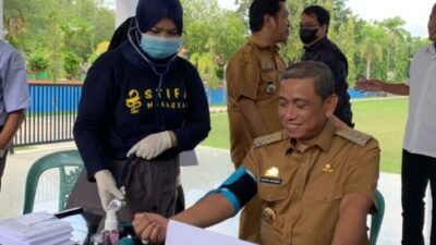 Amran Mahmud Buka Secara Resmi Bakti Sosial Kerjasama STIFA Makassar, Unhas, Klinik Azka Nadhifah dan Pemkab Wajo