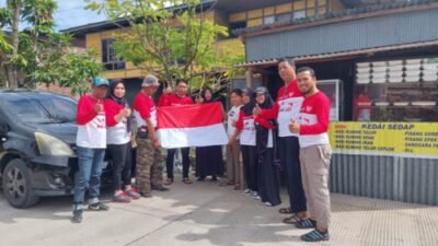 Semarak HUT ke-77 RI, Pemkab Sidrap Bagikan Bendera Merah Putih Gratis ke Masyarakat