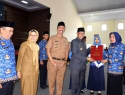 Lantik Pejabat Fungsional-Serahkan Perpanjangan SK PPPK, Bupati Wajo: Jalankan Amanah dengan Ikhlas