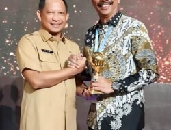 Terima Penghargaan Universal Health Coverage, Pemkab Wajo Komitmen Raih Kembali Status UHC Tahun 2023