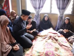 Melayat Ke Rumah Duka, Amran Mahmud Akui Kehilangan Sosok Muhammad Hidayat